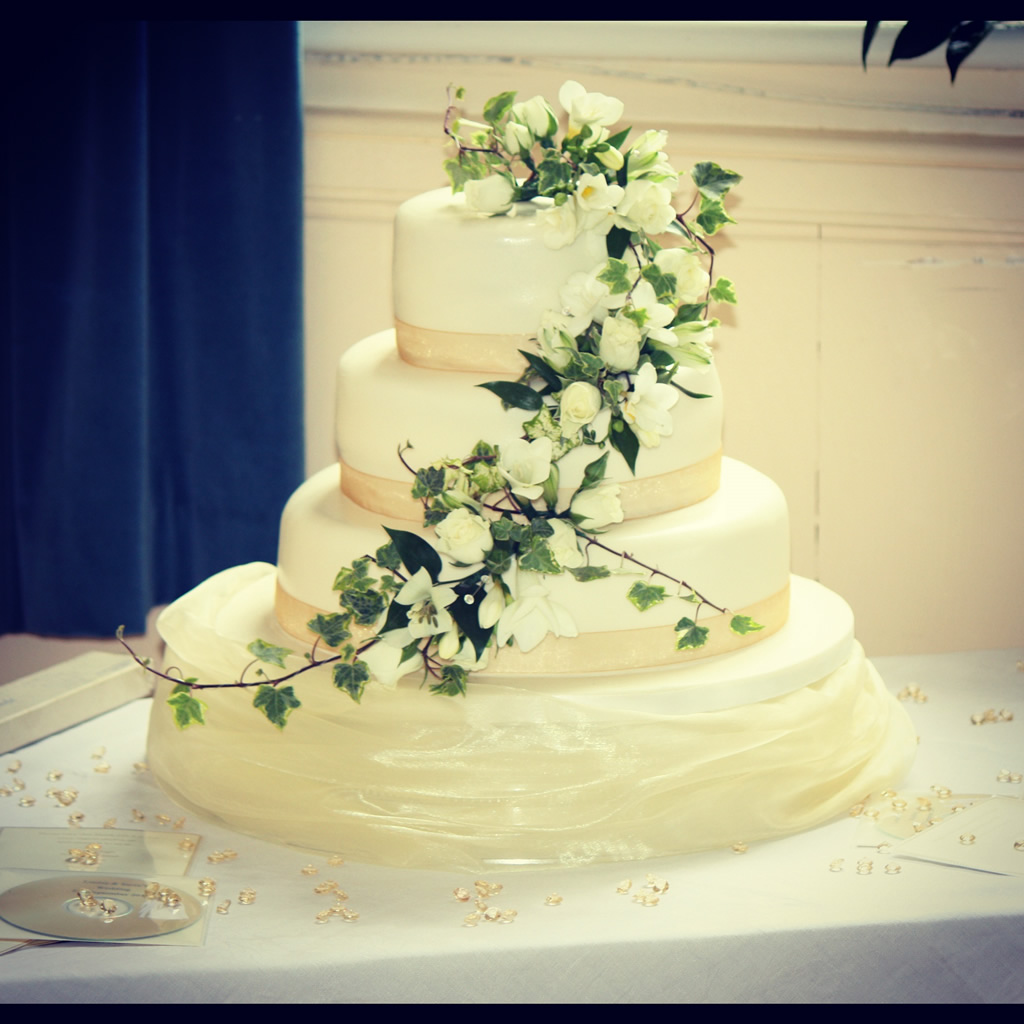 Wedding Cake West Midlands | MIDLAND CAKE COMPANY