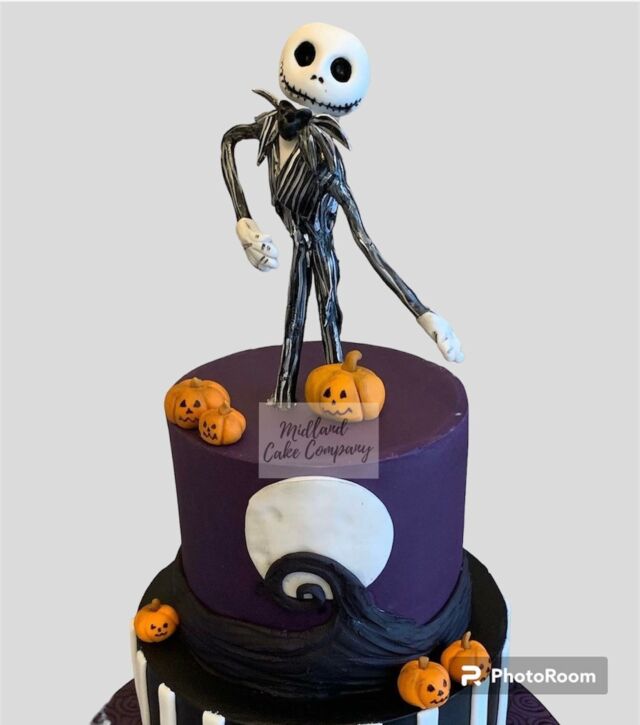Louis Vuitton Theme birthday cake• #birthdaycake #cakedecorating